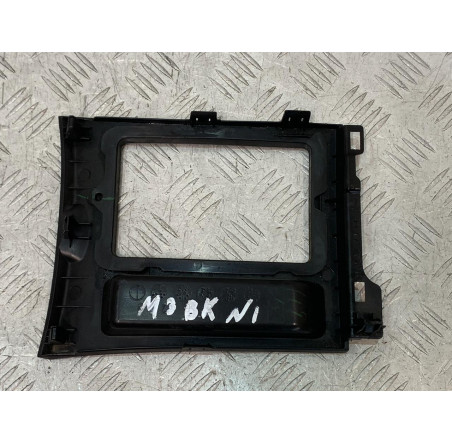 Консоль, декоративна рамка селектора перемикання передач Mazda 3 BK 2003-2009 р. Консоль, декоративна рамка селектора перемикання передач Mazda 3 BK 2003-2009 р.