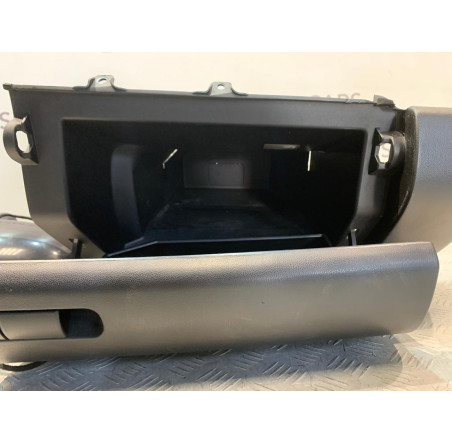 Бардачок Mazda 3 BK 2003-2008 р.