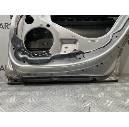 Передня права дверь Mercedes W203 